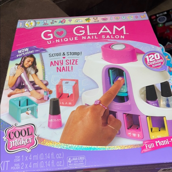 Go Glam U-nique Nail Salon Kit - Picture 1 of 3